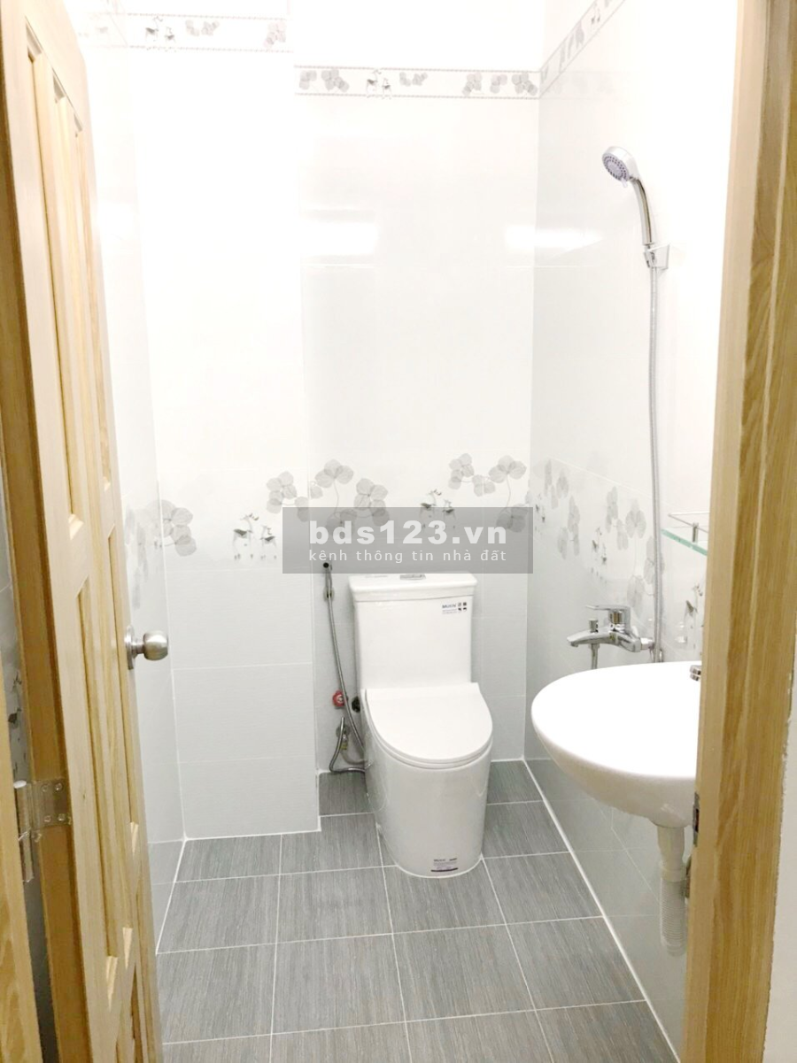 Duy nhất 1 căn dtsd 6 x 18m (NỞ HẬU). 98m2 giá bán 8.2 tỷ, hẻm 1 xẹt sát mặt đường xe vào được