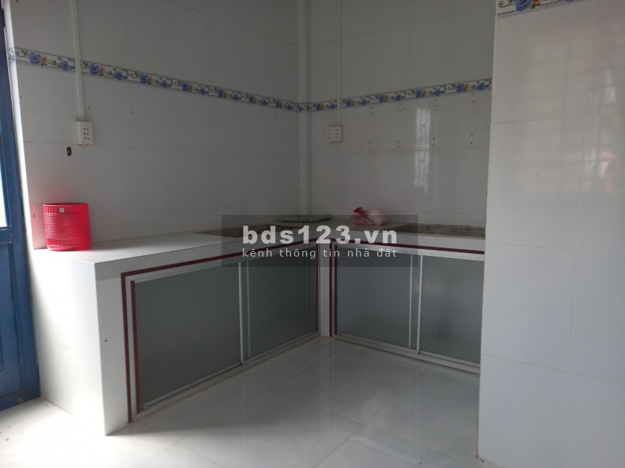 Cần bán gấp 135m2 đất thổ kèm với căn nhà cấp 4 ở ấp 4 xã Nhị Thành Thủ Thừa Long An giá 1 tỷ tl