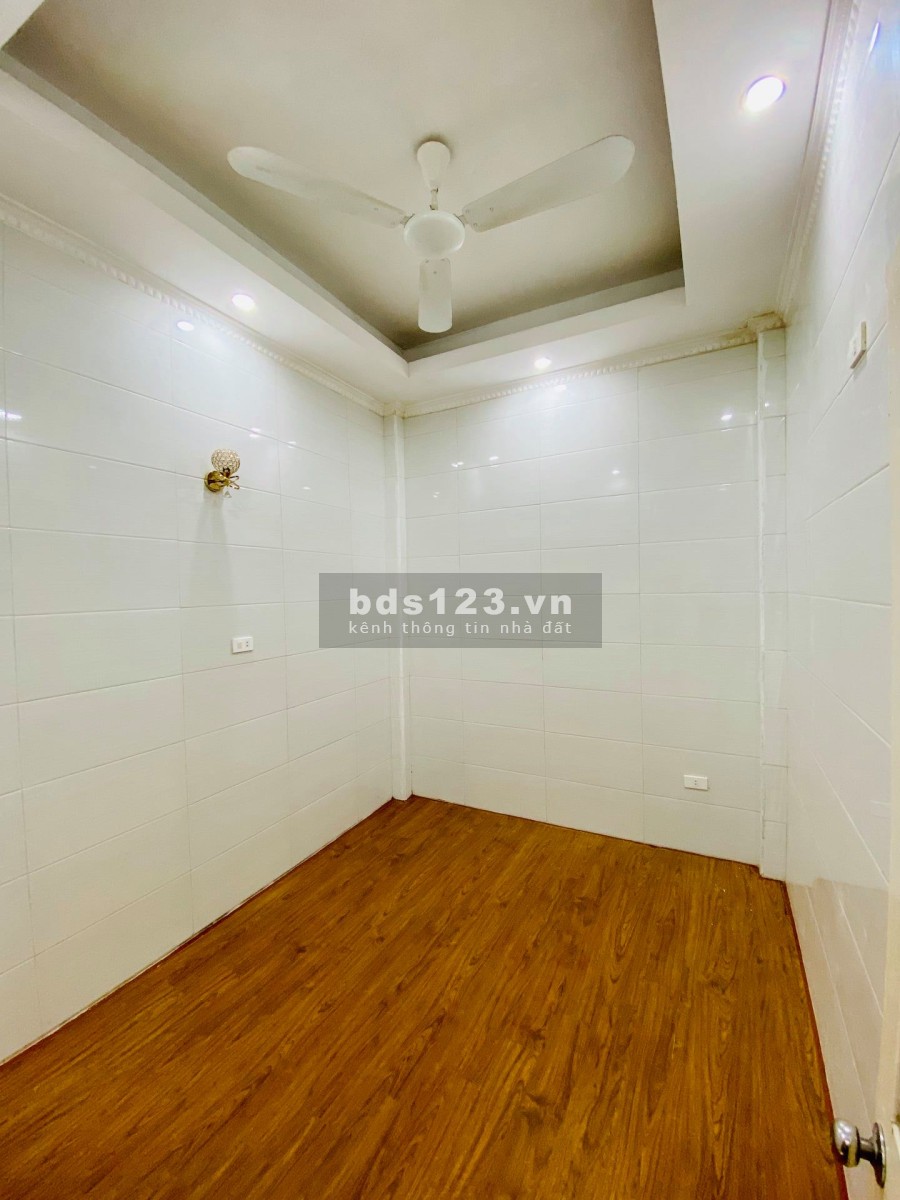 Cần bán nhà gấp Hai Bà Trưng Hà Nội, diện tích 30m, giá bán 3.05 tỷ, vị trí siêu đẹp an ninh
