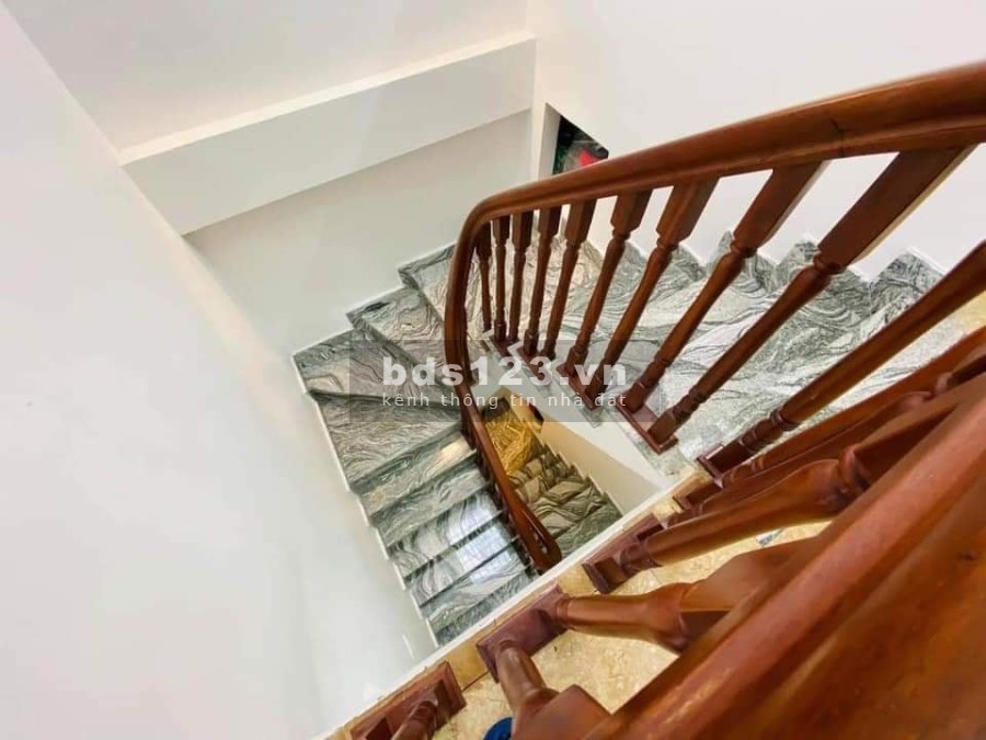 Nhà nguyên căn mới bao đẹp long lanh, ô tô tránh, chủ tặng hết nội thắt, giá bán 4 tỷ, lhcc
