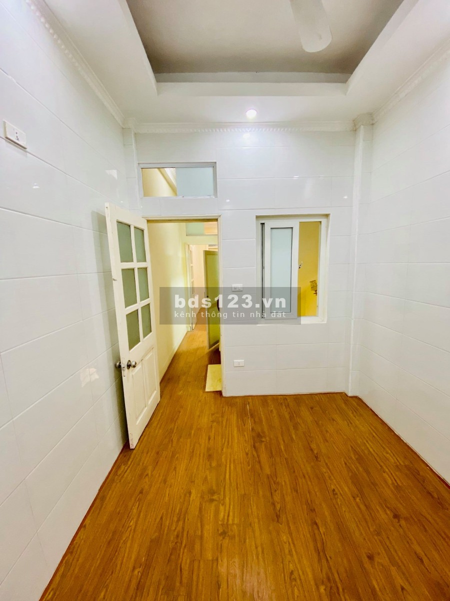 Cần bán nhà gấp Hai Bà Trưng Hà Nội, diện tích 30m, giá bán 3.05 tỷ, vị trí siêu đẹp an ninh
