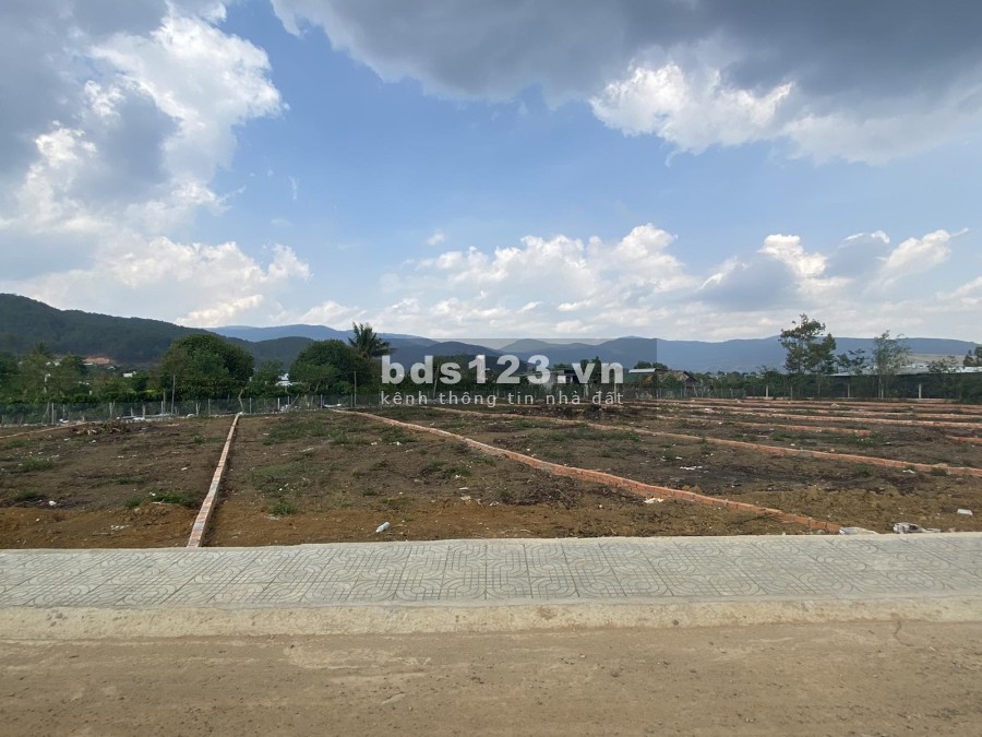 Bán đất nền ngay Nam Ban, xây dựng ngay. Diện tích 419m2, sổ đỏ riêng, 100m2 thổ cư, giá 1,9 tỷ