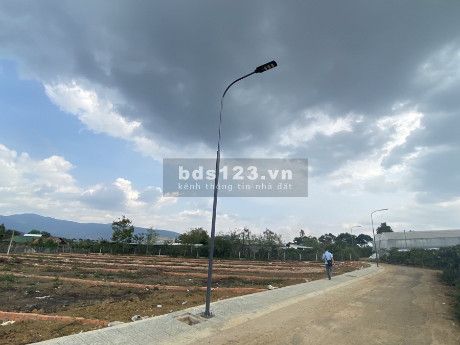 Bán đất nền ngay Nam Ban, xây dựng ngay. Diện tích 419m2, sổ đỏ riêng, 100m2 thổ cư, giá 1,9 tỷ