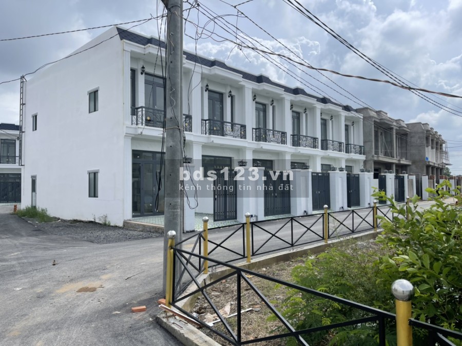 Nhà liền kề trung tâm Cần Đước Long An diện tích sử dụng 60m2 giá bán chỉ 1ty4