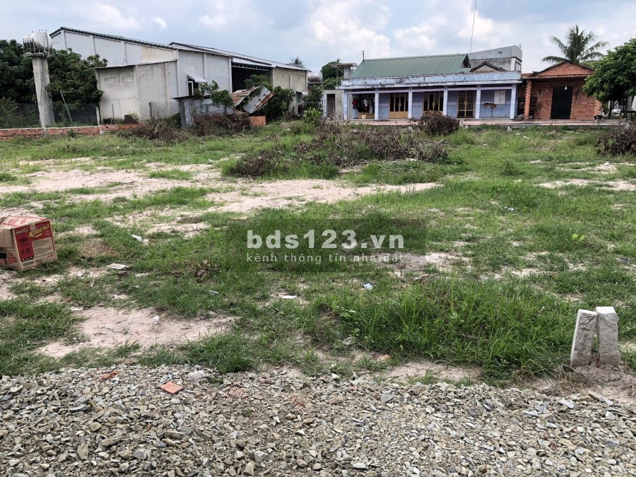 Đất thổ cư giá rẻ sát chợ, trường Học Uỷ Ban liên hệ 0375879374 đường lớn, xe ra vào