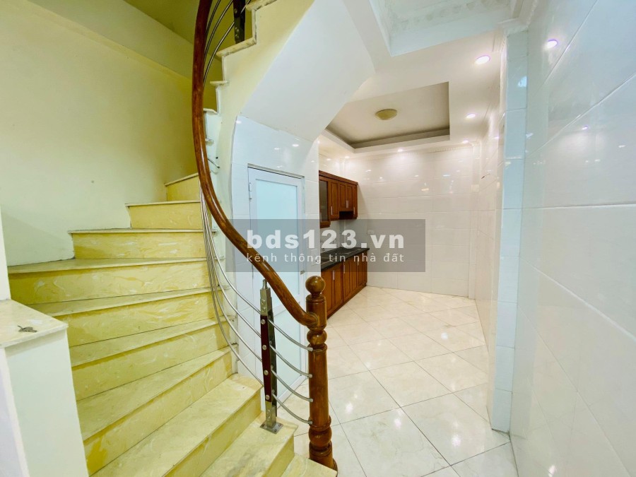 Cần bán nhà gấp Hai Bà Trưng Hà Nội, diện tích 30m, giá bán 3.05 tỷ, vị trí siêu đẹp an ninh