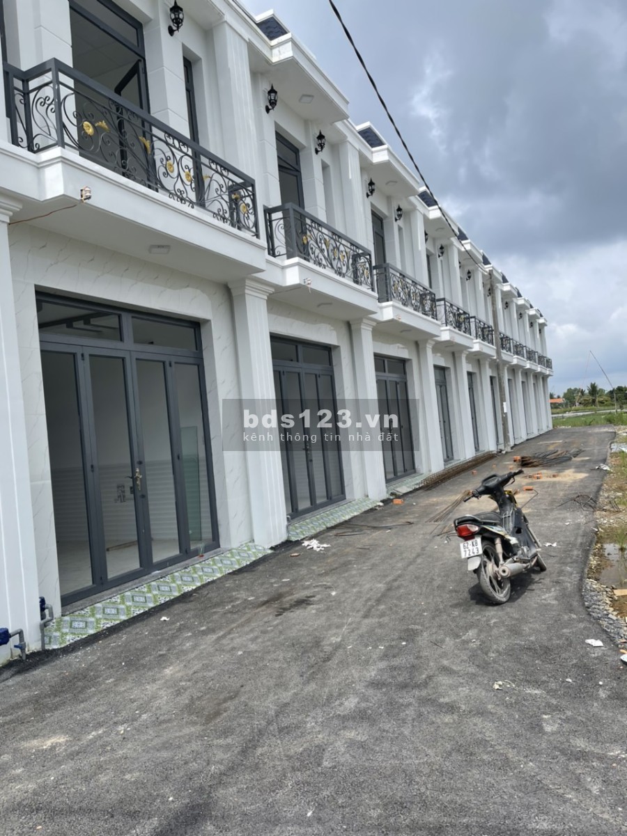 Nhà liền kề trung tâm Cần Đước Long An diện tích sử dụng 60m2 giá bán chỉ 1ty4