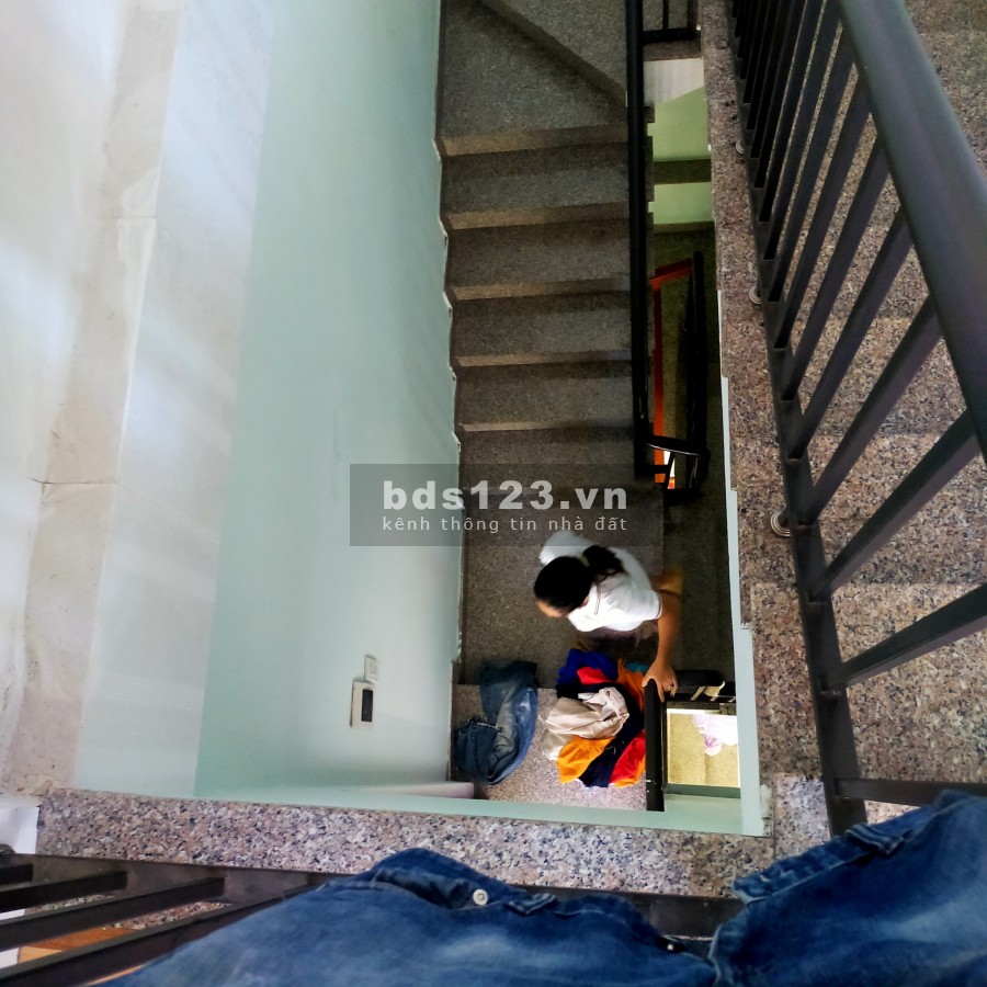 Chủ vỡ nợ cần bán gấp nhà 3 mặt kiệt liên hệ 0984883742, giá bán 2.55 tỷ, bàn giao sổ ngay