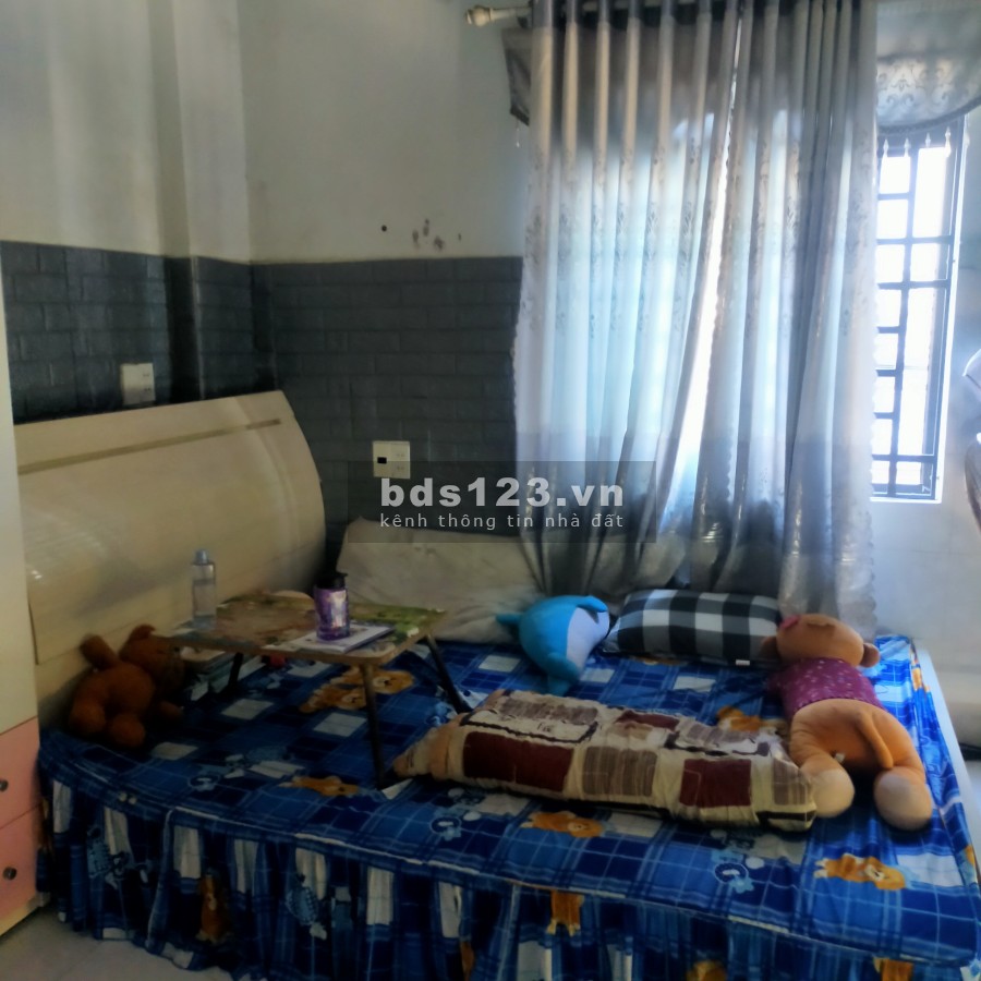 Chủ vỡ nợ cần bán gấp nhà 3 mặt kiệt liên hệ 0984883742, giá bán 2.55 tỷ, bàn giao sổ ngay