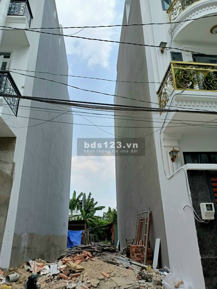 Chính chủ gửi bán lô đất hẻm 102 lã xuân oai sổ hồng riêng giá tốt trong khu vực