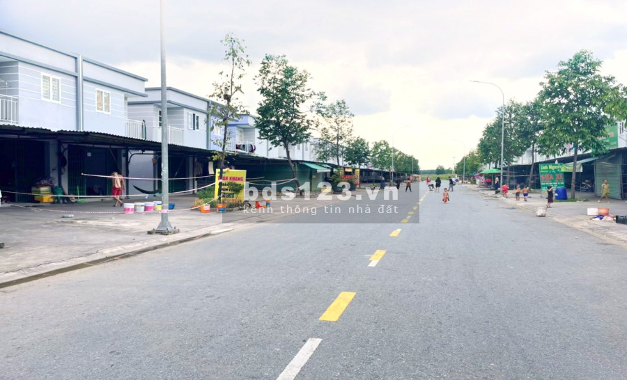 Bán nhà phố liền kề Bình Dương, diện tích sử dụng 300m², 2 ki ốt 8 phòng trọ lh 0932130363