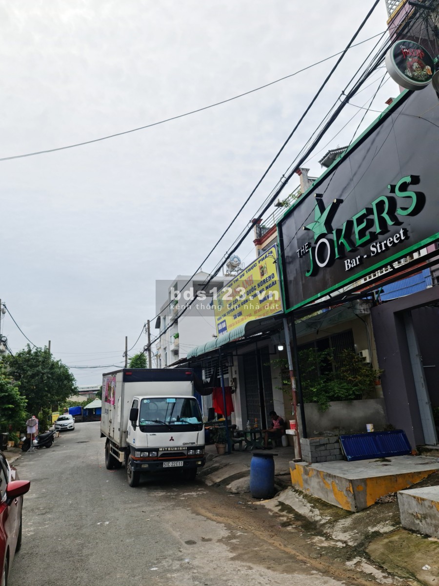 Nghỉ kinh doanh caphe bar, nhà 3,5 tấm, cho thuê lâu dài, đường trước nhà 12m