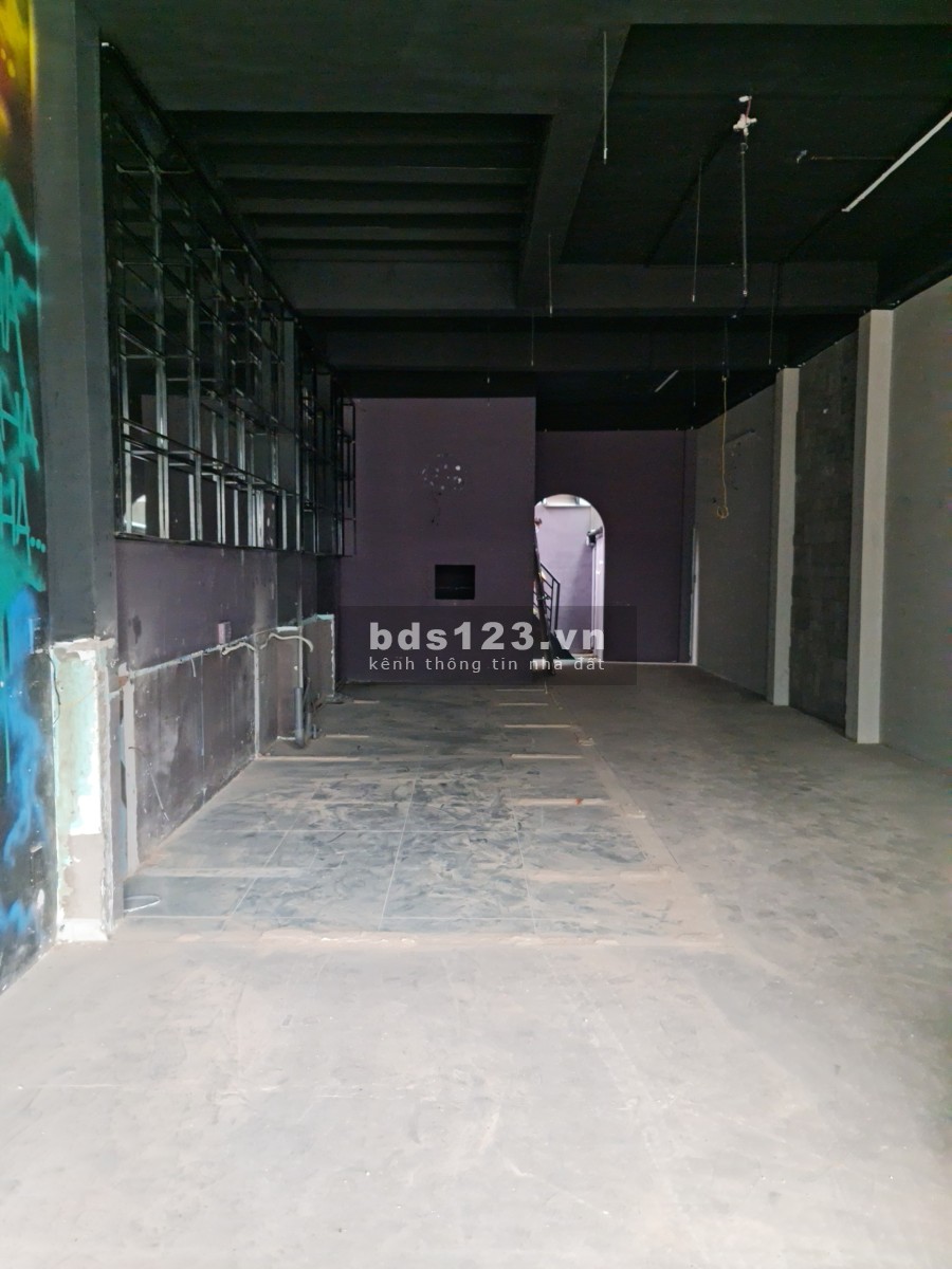 Nghỉ kinh doanh caphe bar, nhà 3,5 tấm, cho thuê lâu dài, đường trước nhà 12m