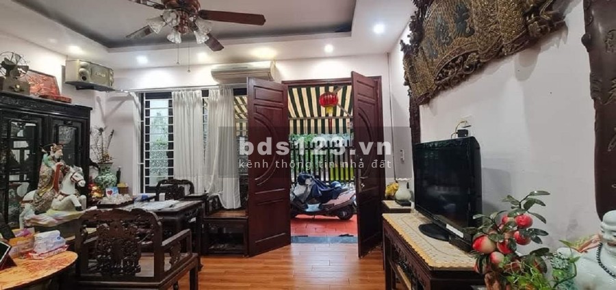 Bán nhà Long Biên Phố Ngọc Thụy diện tích sử dụng 32m2 4 tầng, giá bán chỉ nhỉnh 2 tỷ