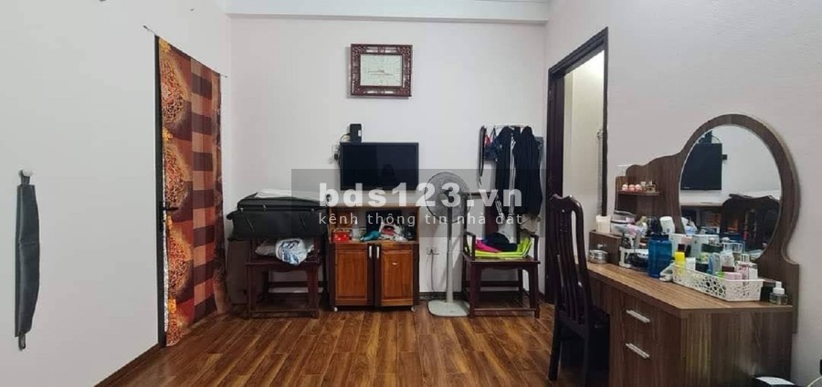 Bán nhà Long Biên Phố Ngọc Thụy diện tích sử dụng 32m2 4 tầng, giá bán chỉ nhỉnh 2 tỷ