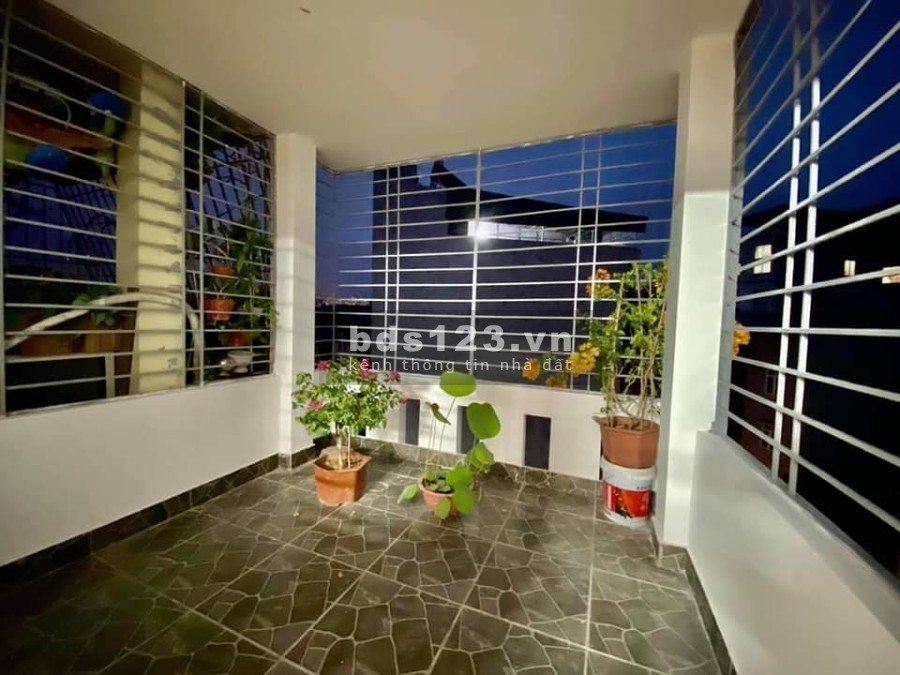 Bán nhà Nguyễn Chính dtsd 30m2, 5 tầng ngõ nông ô tô đổ cổng, full nội thất, sổ sẵn chính chủ