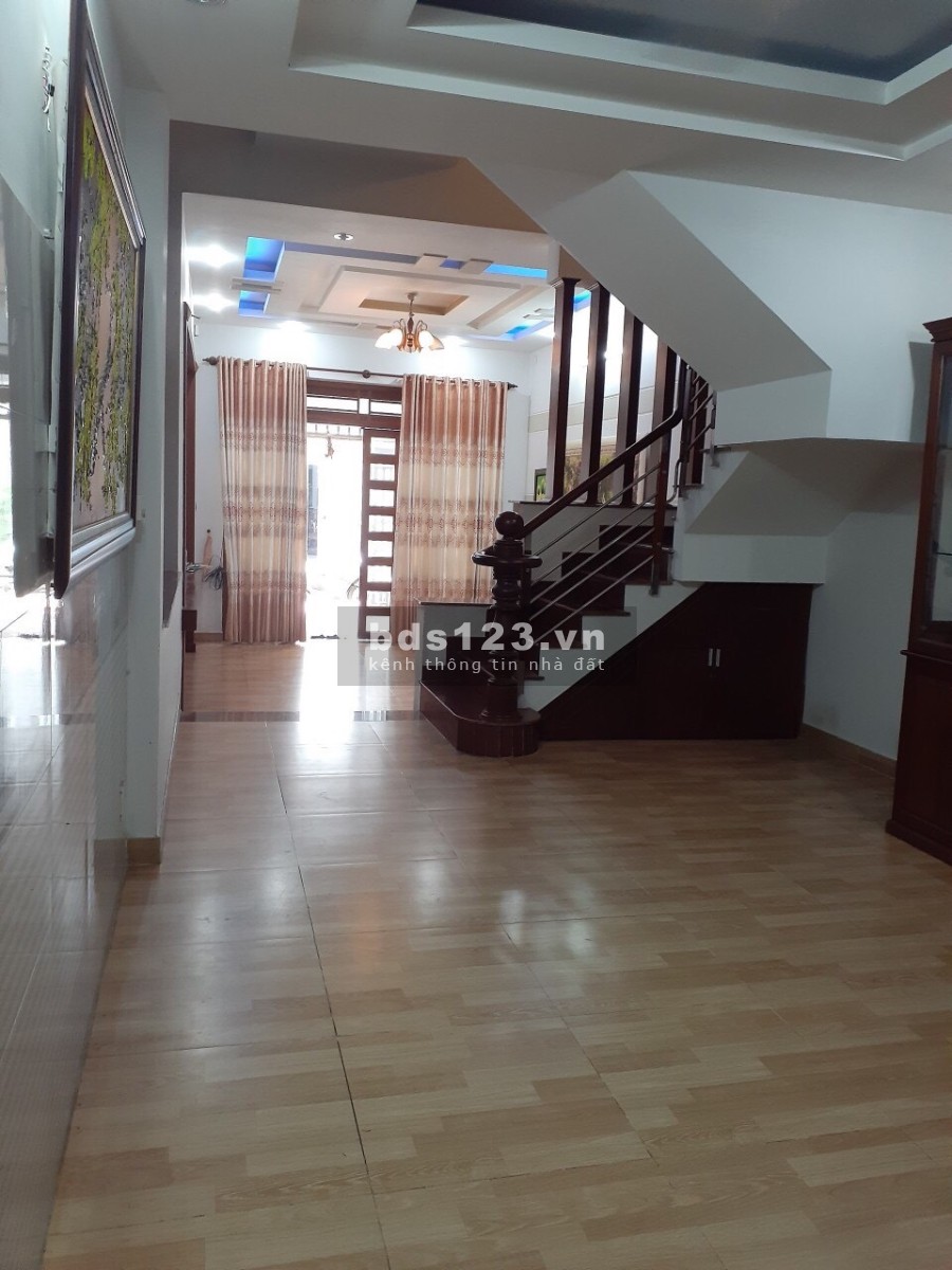 Nhà nguyên căn hẻm xe hơi đường D2 nối dài trệt 2 lầu sân thượng giá cho 15 triệu/tháng