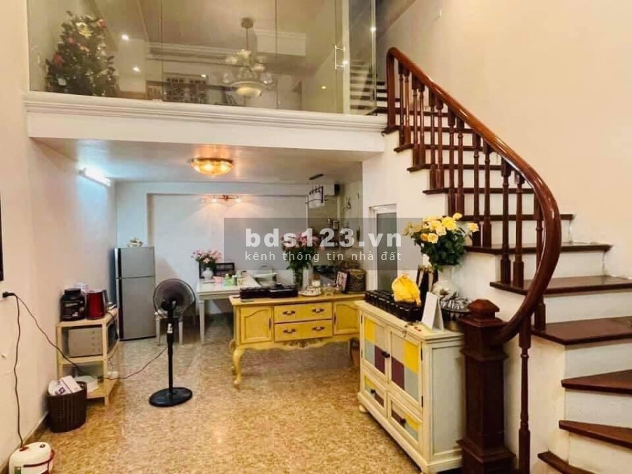 Hiếm bán Lạc Long Quân dtsd 40m2, 5 tầng gara ô tô mặt tiền khủng, giá bán chỉ 5,6 tỷ