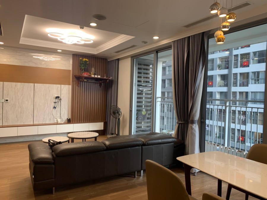 Chính chủ cho thuê căn hộ Times City diện tích 90m2, 2 phòng ngủ sáng, view sông vào ở ngay
