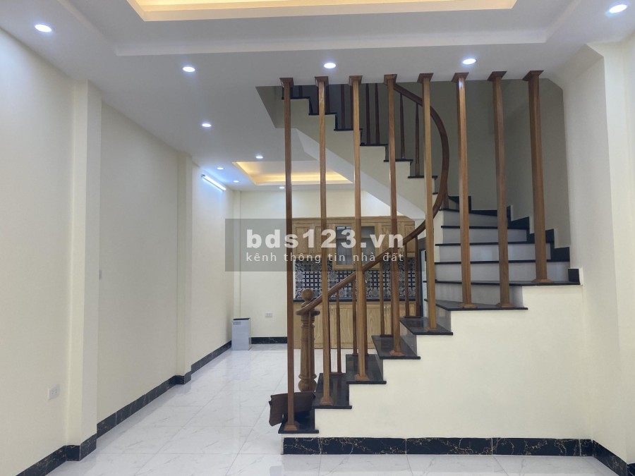 Bán nhà đẹp chính chủ ngõ Hoàng Mai, diện tích 50m2, 5 tầng đúc, mt 4.5m, giá bán 4.7 tỷ