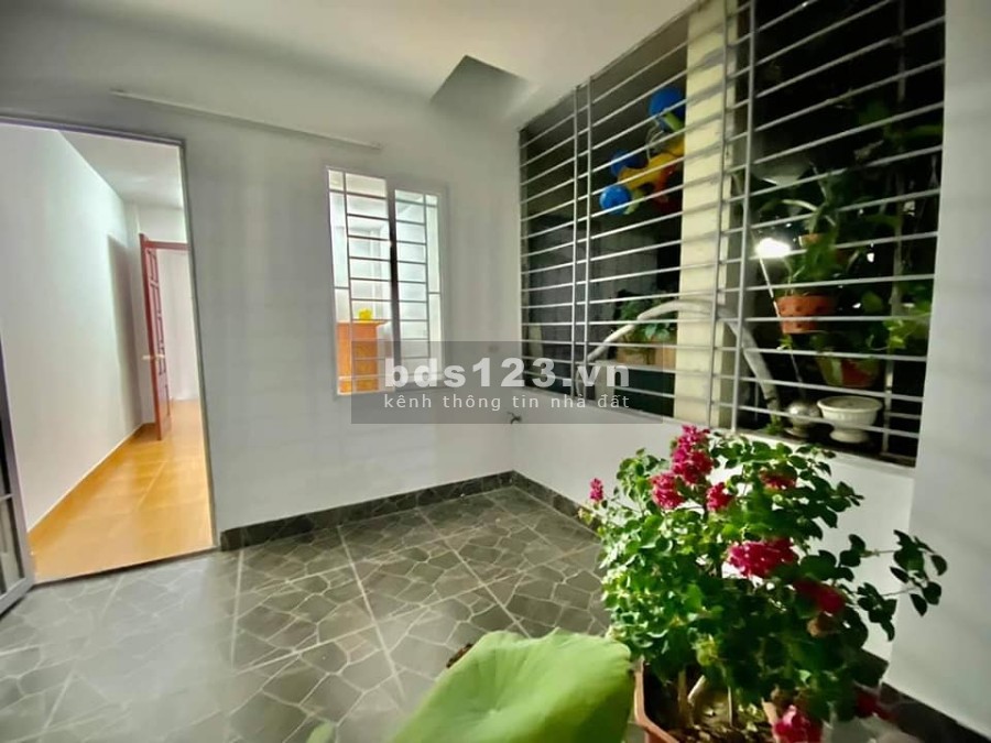 Bán nhà Nguyễn Chính dtsd 30m2, 5 tầng ngõ nông ô tô đổ cổng, full nội thất, sổ sẵn chính chủ