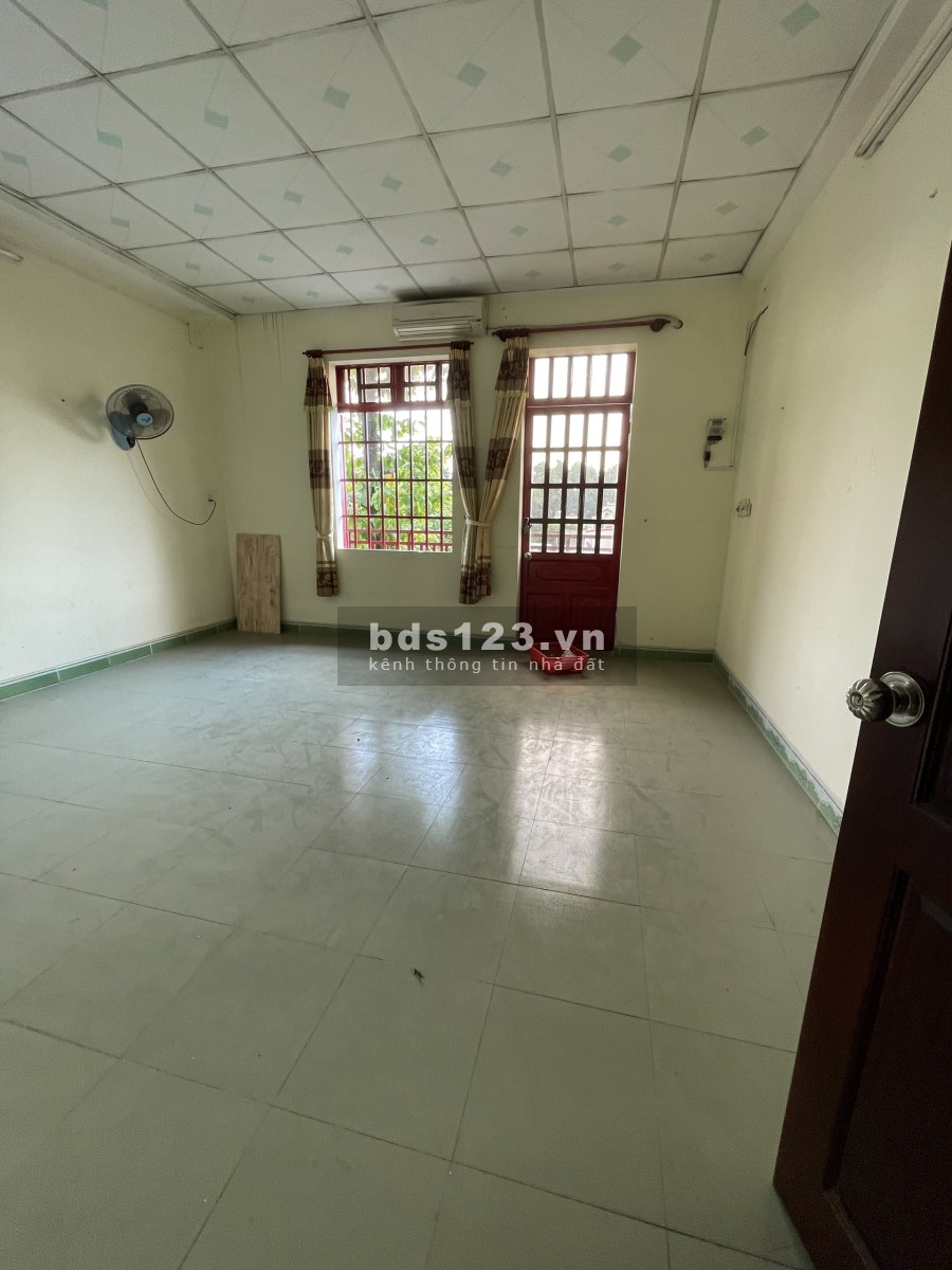 Phòng rộng 25m view đẹp nhà vệ sinh trong đường Lê Hồng Phong, thành phố Dĩ An