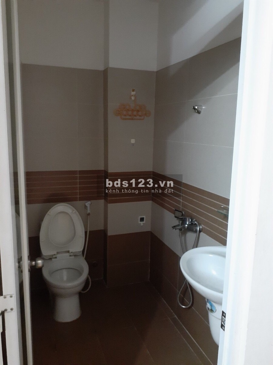Nhà nguyên căn hẻm xe hơi đường D2 nối dài trệt 2 lầu sân thượng giá cho 15 triệu/tháng