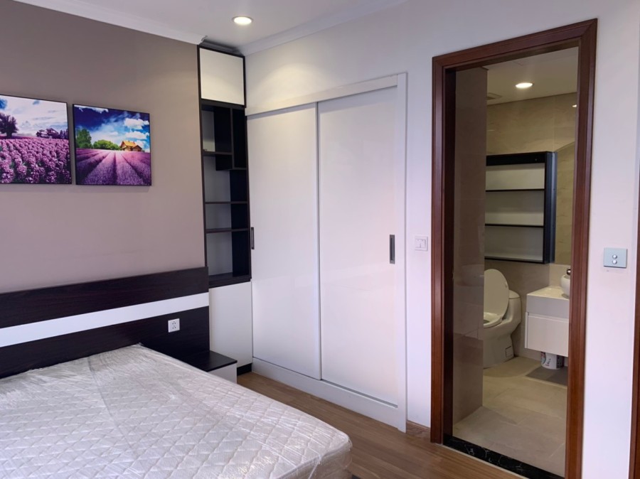 Chính chủ cho thuê căn hộ Times City diện tích 90m2, 2 phòng ngủ sáng, view sông vào ở ngay
