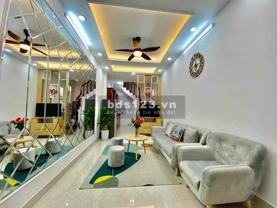 Bán nhà Nguyễn Chính dtsd 30m2, 5 tầng ngõ nông ô tô đổ cổng, full nội thất, sổ sẵn chính chủ