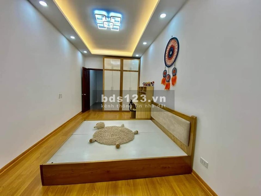 Bán nhà Nguyễn Chính dtsd 30m2, 5 tầng ngõ nông ô tô đổ cổng, full nội thất, sổ sẵn chính chủ