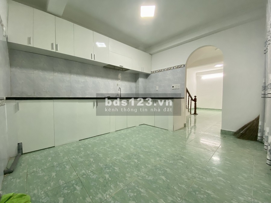 Cho thuê nhà nguyên căn hẻm xe hơi, 2PN, Có nội thất, 1 trệt 1 lầu khu dân cư đông