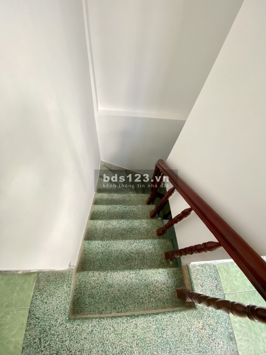 Cho thuê nhà nguyên căn hẻm xe hơi, 2PN, Có nội thất, 1 trệt 1 lầu khu dân cư đông