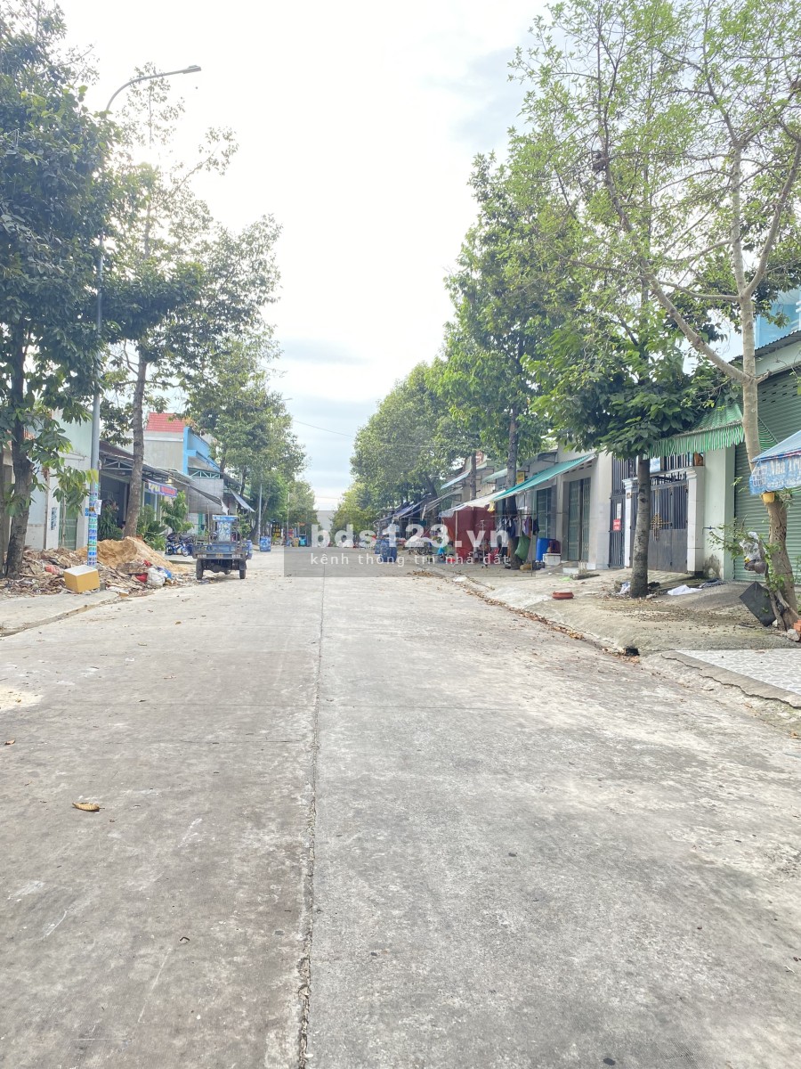 Cần Bán Nhà cấp 4 ngay cổng chợ mỹ phước và dãy trọ đơn 6 phòng 1 kiot, sổ hồng riêng
