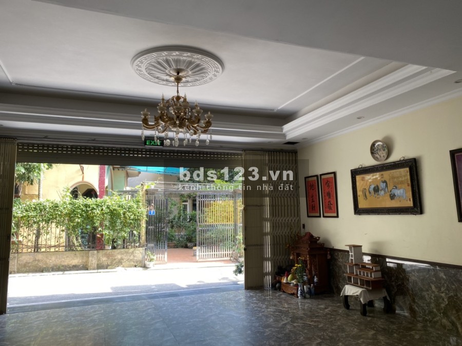 Khách sạn chính chủ cần bán để lại toàn bộ nội thất vào là kinh doanh luôn được, giá 20 tỷ