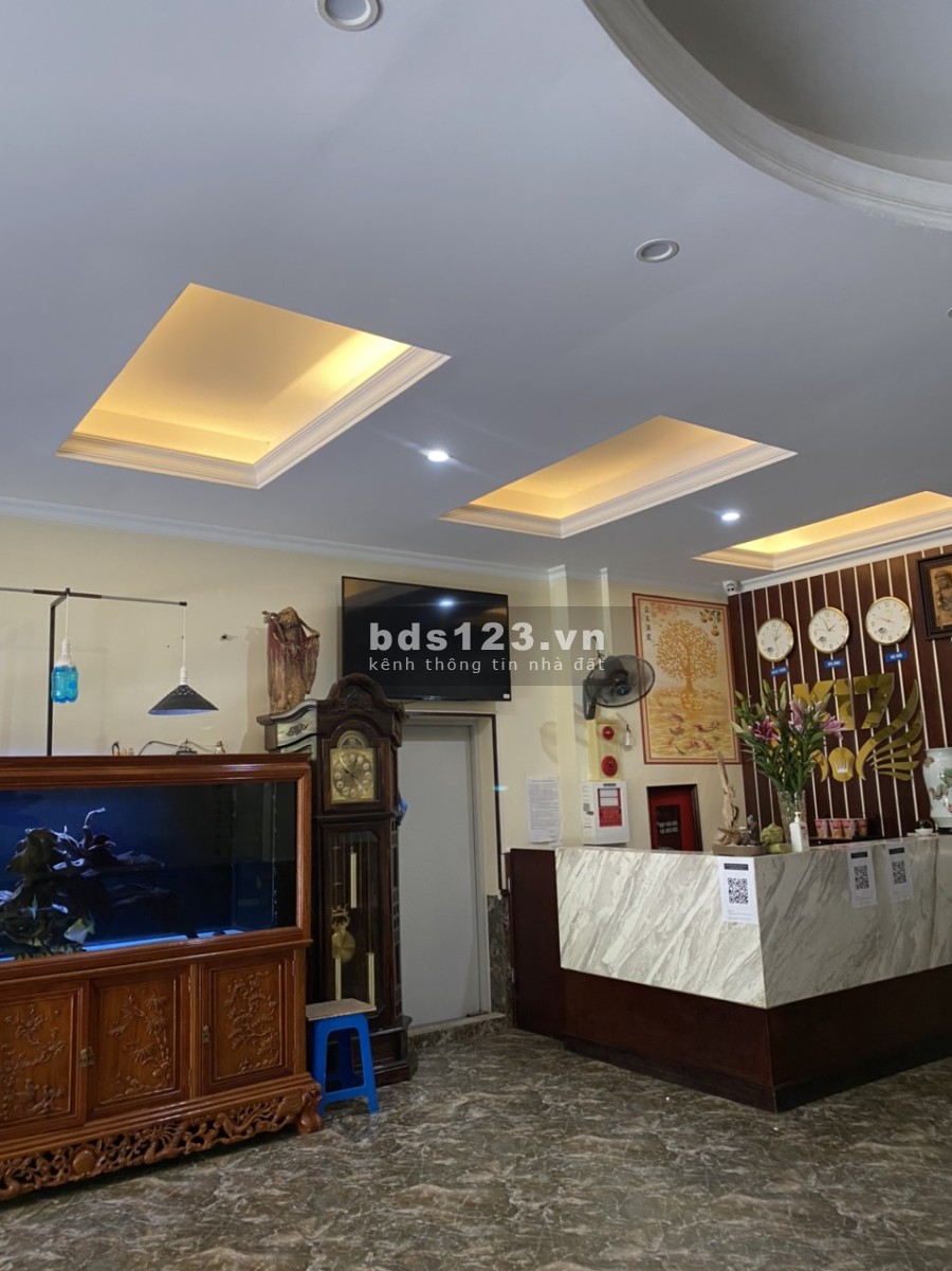 Khách sạn chính chủ cần bán để lại toàn bộ nội thất vào là kinh doanh luôn được, giá 20 tỷ