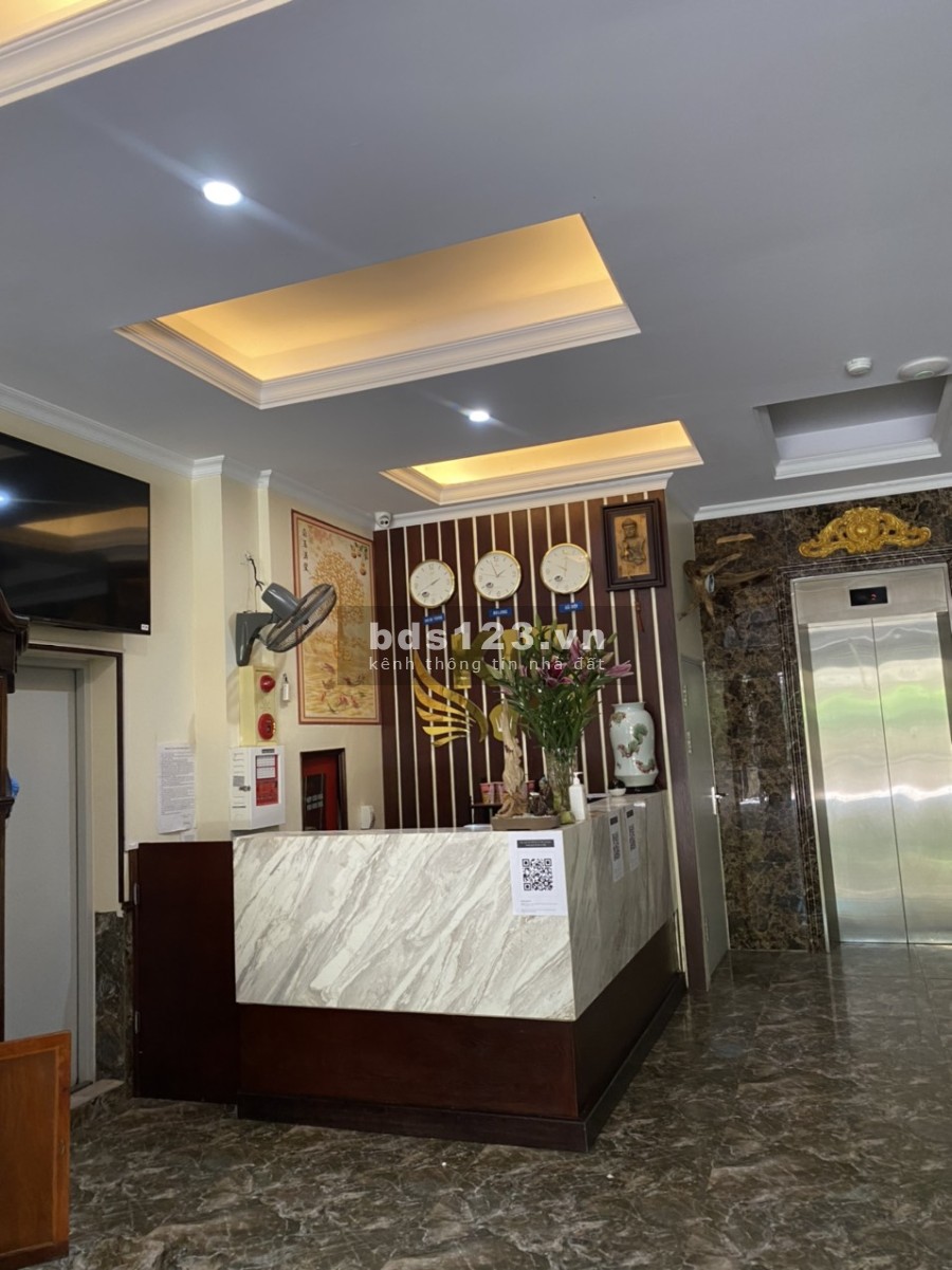 Khách sạn chính chủ cần bán để lại toàn bộ nội thất vào là kinh doanh luôn được, giá 20 tỷ