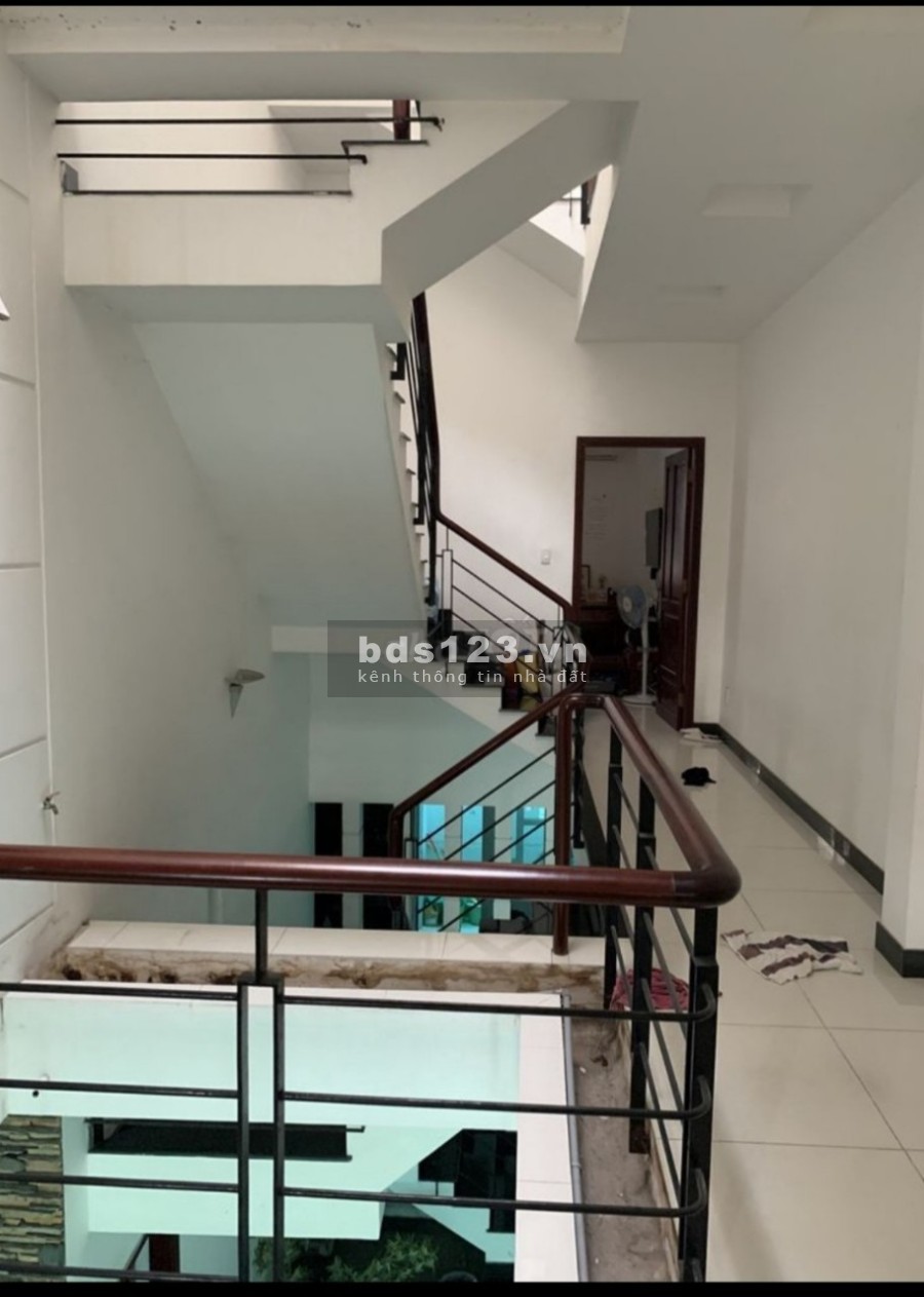 Cần cho thuê nhà nguyên căn mt đường số 5 có nội thất liên hệ 0915718879, khu dân trí cao