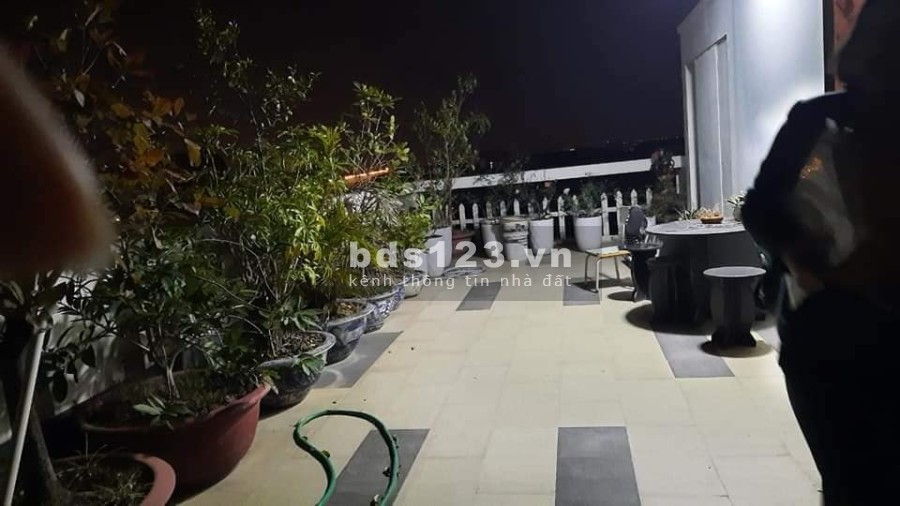 Bán lô góc ô tô thang máy kinh doanh đỉnh, khu an ninh sổ đẹp, đầy đủ công năng, nhà còn mới