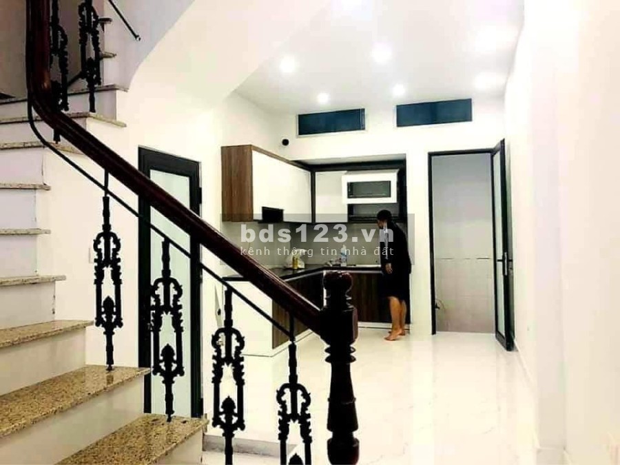 Bán nhà Thạch Bàn Long Biên nhà đẹp ở ngay gần đường ô tô ngõ thông, giá 2.6 tỷ, dtsd 35m2