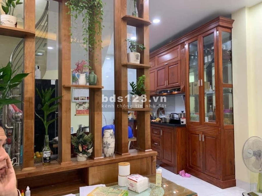 Bán nhà Thạch Bàn Long Biên nhà đẹp ở ngay gần đường ô tô ngõ thông, giá 2.6 tỷ, dtsd 35m2