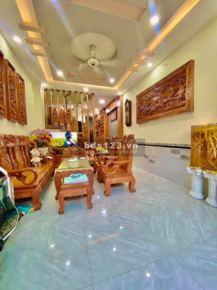 Bán nhà Nguyễn Hữu Tiến quận Tân Phú, DT 4x15m, 2 tầng, HXH, Giá rẻ