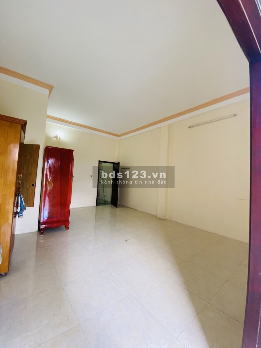 Phòng rất đẹp ban công trồng cây trung tâm hành chính Dĩ An cần cho thuê, lh 0917686001