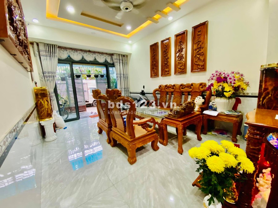 Bán nhà Nguyễn Hữu Tiến quận Tân Phú, DT 4x15m, 2 tầng, HXH, Giá rẻ