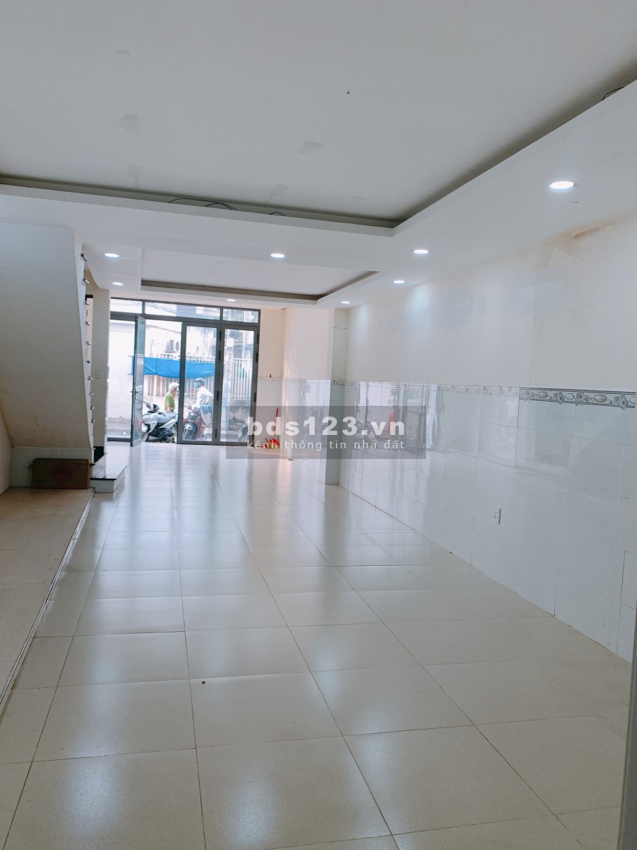 Cho thuê gấp nhà nguyên căn có mặt bằng lớn Quận 10, chính chủ giấy tờ pháp lý đầy đủ