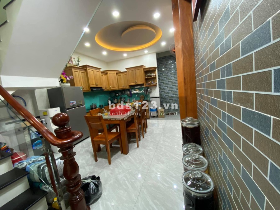 Bán nhà Nguyễn Hữu Tiến quận Tân Phú, DT 4x15m, 2 tầng, HXH, Giá rẻ