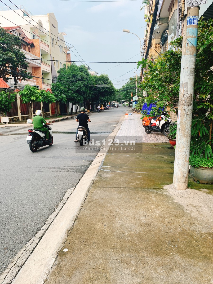 Cho thuê gấp nhà nguyên căn có mặt bằng lớn Quận 10, chính chủ giấy tờ pháp lý đầy đủ