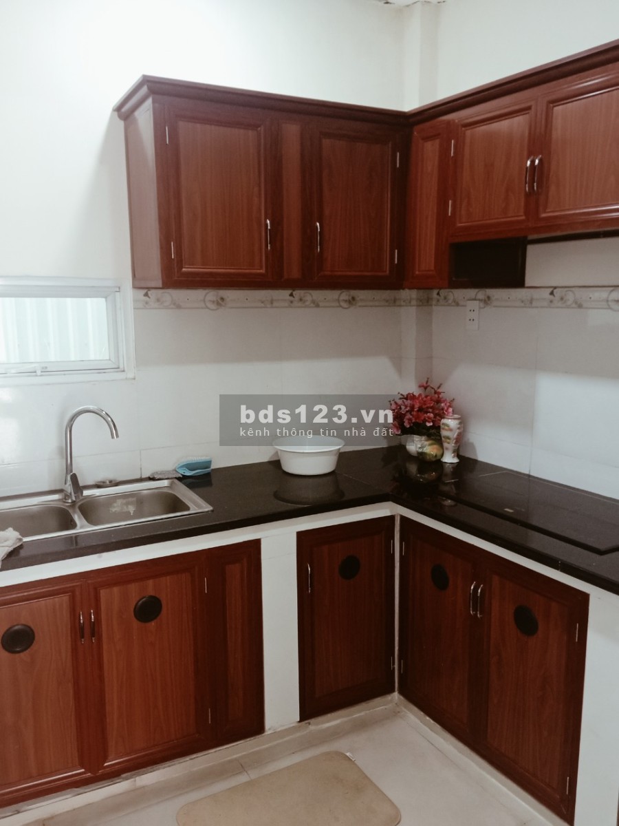 Cho thuê gấp nhà nguyên căn có mặt bằng lớn Quận 10, chính chủ giấy tờ pháp lý đầy đủ