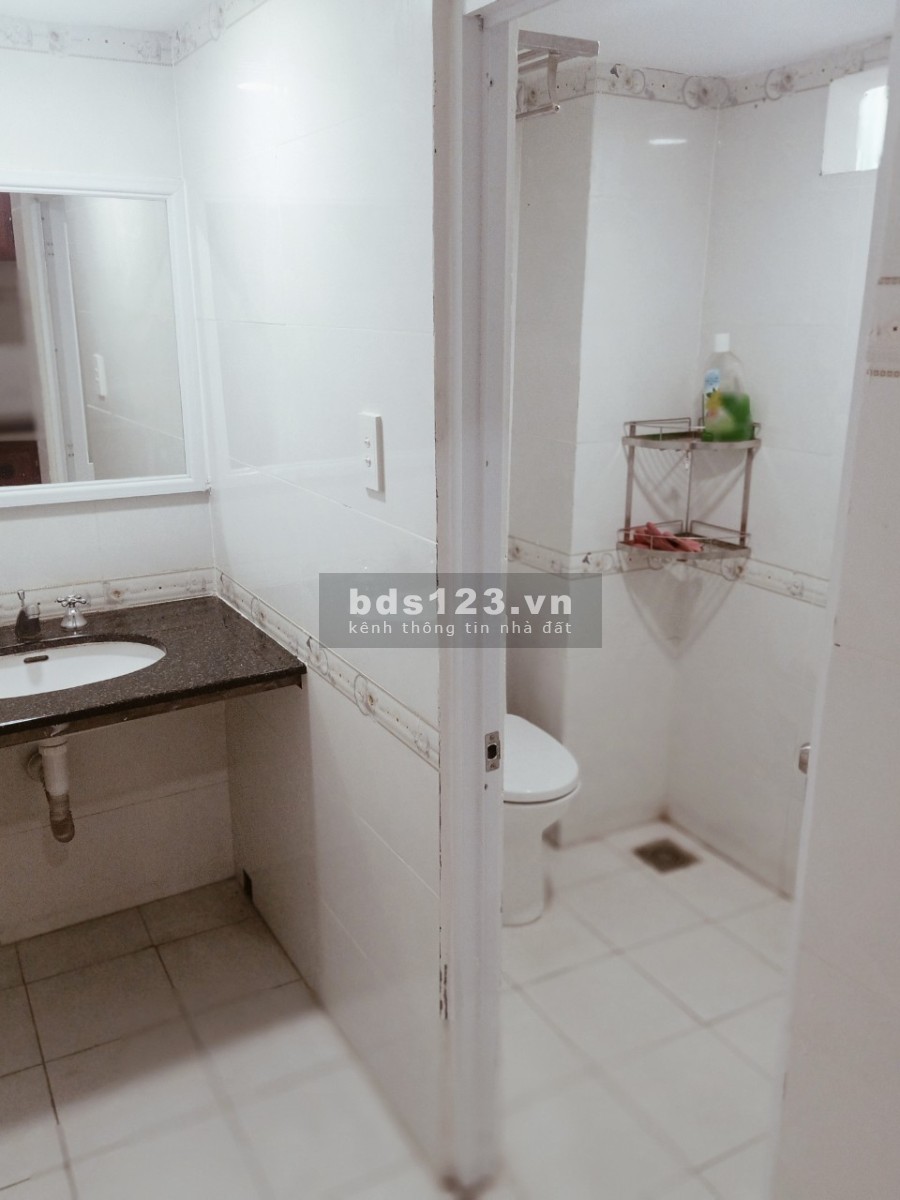 Cho thuê gấp nhà nguyên căn có mặt bằng lớn Quận 10, chính chủ giấy tờ pháp lý đầy đủ