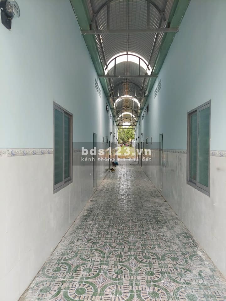 Cần bán gấp 3 dãy trọ để về quê ở diện tích 450m2, giá bán 1.7 tỷ, sổ sẵn chính chủ, khu dân cư