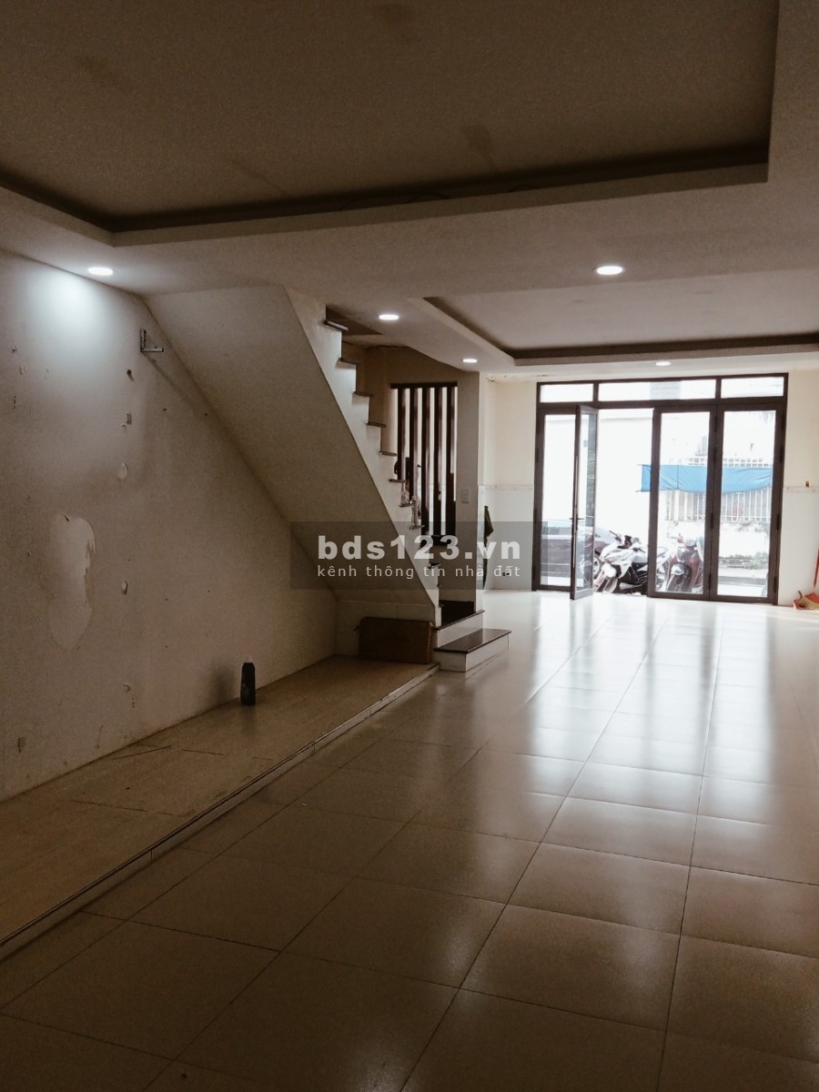 Cho thuê gấp nhà nguyên căn có mặt bằng lớn Quận 10, chính chủ giấy tờ pháp lý đầy đủ